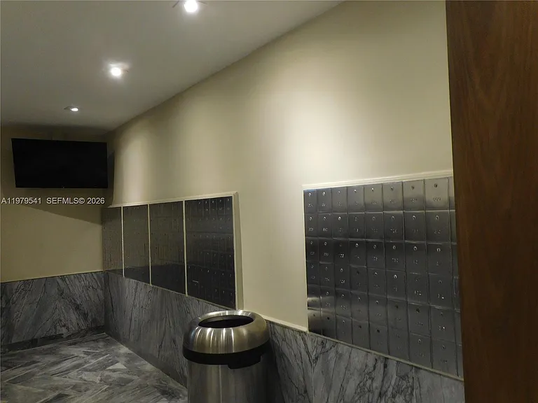 5401 Collins Ave #526 — Photo 21