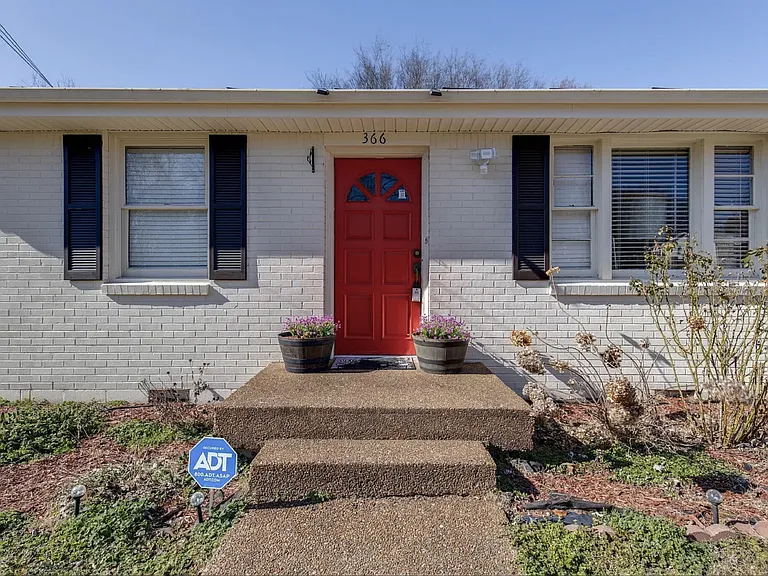 366 Brewer Dr — Photo 3