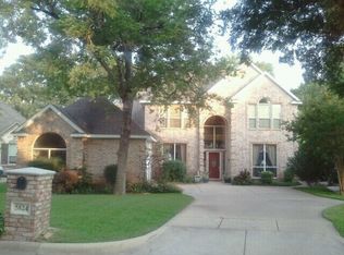 5824 Forest Bend Pl, Fort Worth, TX 76112