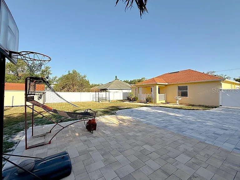 2402 Dryer Ave — Photo 41