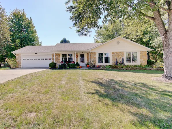 9805 Lakewood Dr, Zionsville, IN 46077