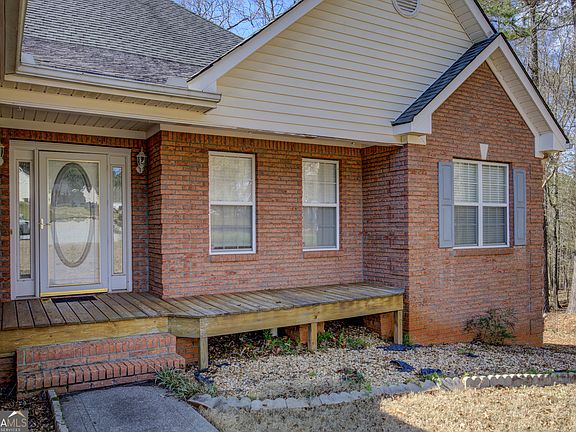 2nd image of 160 Vinnys Way