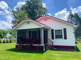 112 Creekbank Rd, Elizabethton, TN 37643