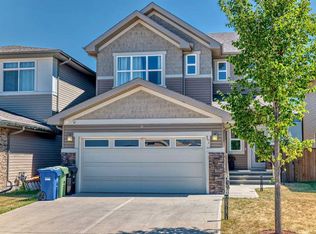 17 W Walgrove Mnr SE, Calgary, AB T2X 4C8