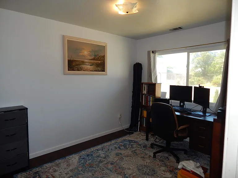 1020 Snyder Dr — Photo 5