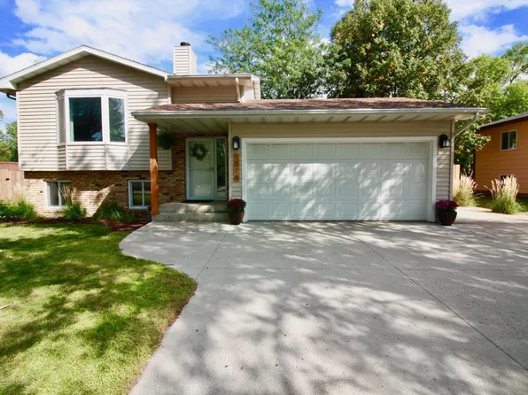 1016 Western Rd, Wahpeton, ND 58075