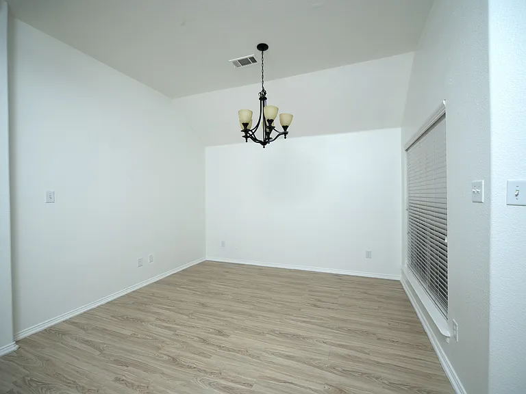 2708 Comanche Trl — Photo 18