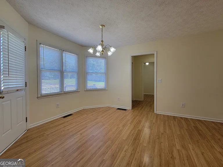 841 Lodgeview Dr — Photo 4