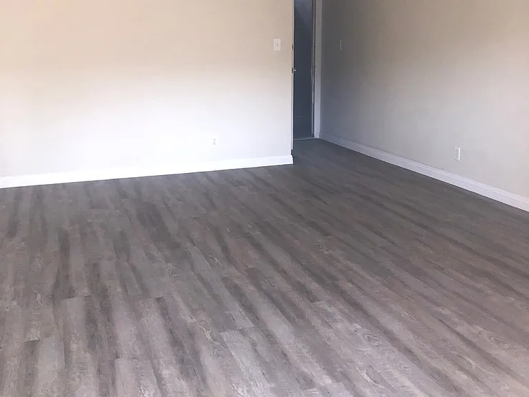 Maison De Michelle Apartments — Photo 9