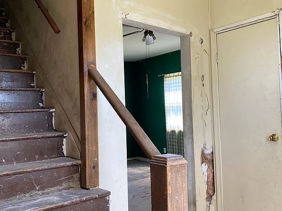 4th image of 2919 Barrett Ave SW