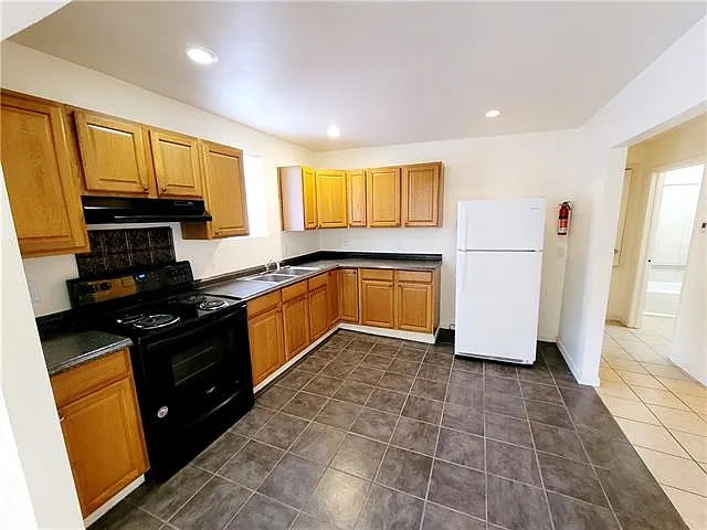 2 bed, 1.0 bath, 831 sqft, $1,000 — Photo 3