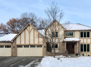 11322 Burr Ridge Ln, Eden Prairie, MN 55347