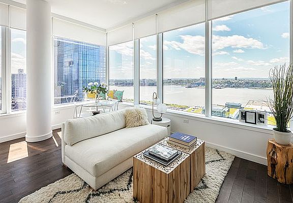 4th image of 515 W 36th St APT 34D