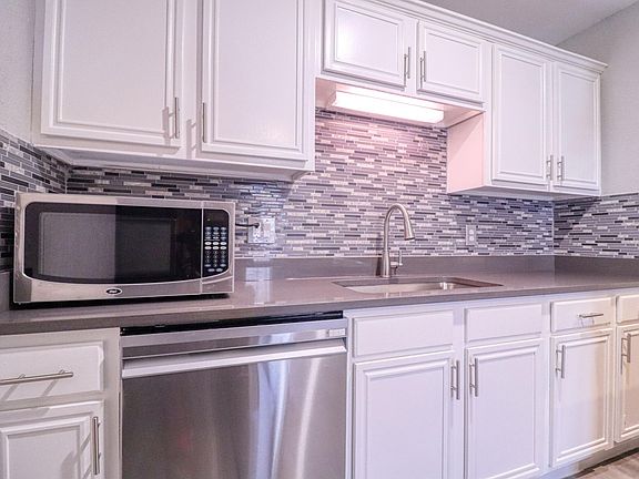3rd image of 2221 Bowie Dr #10