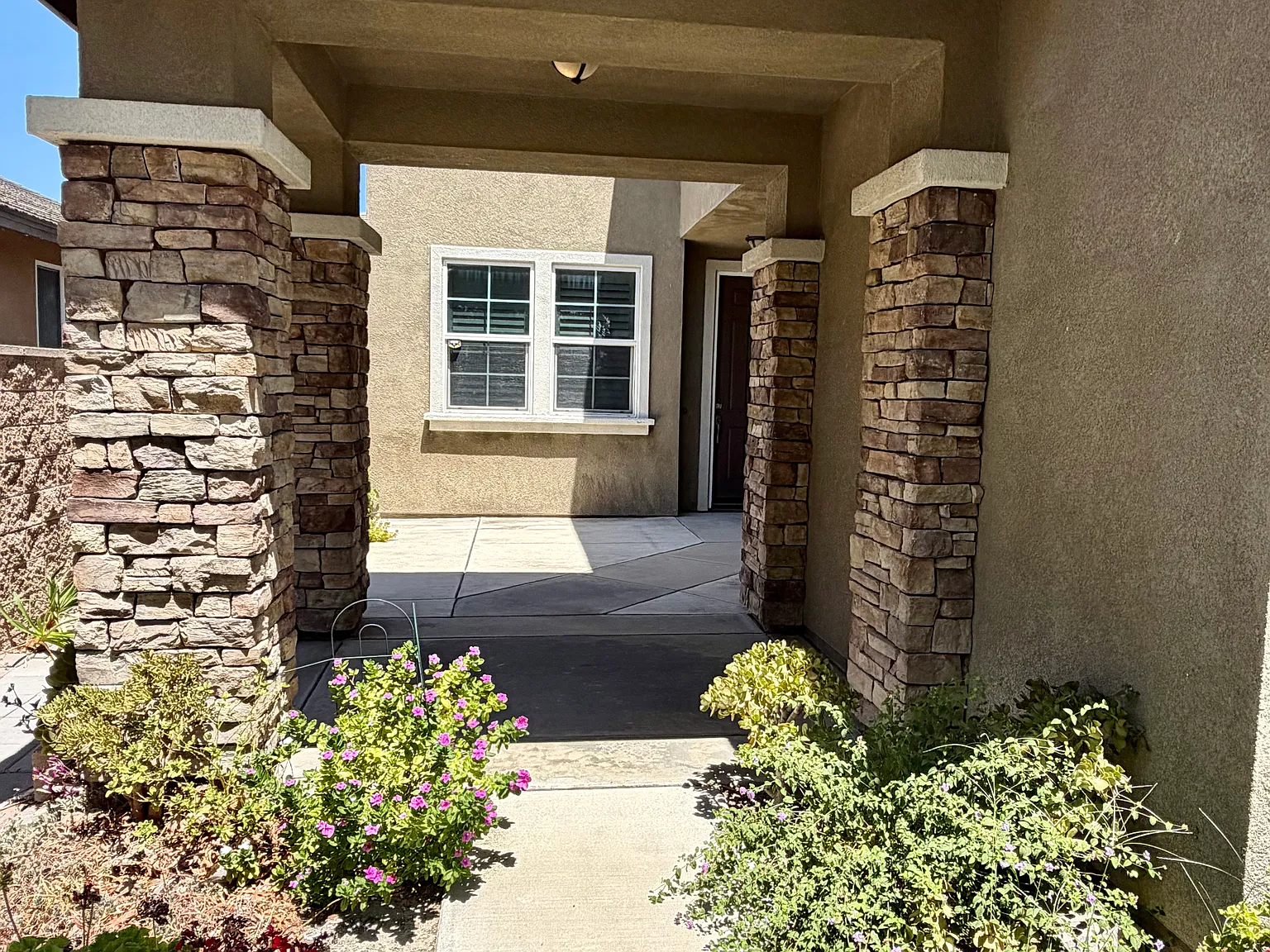4 bed, 2828 sqft, $3,450 — Photo 3