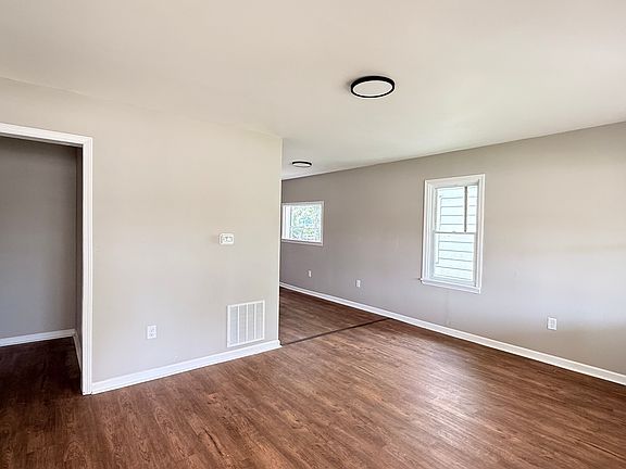 4th image of 610 S Arlington Ave
