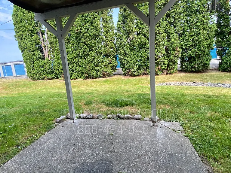 717 Myrtine St — Photo 13