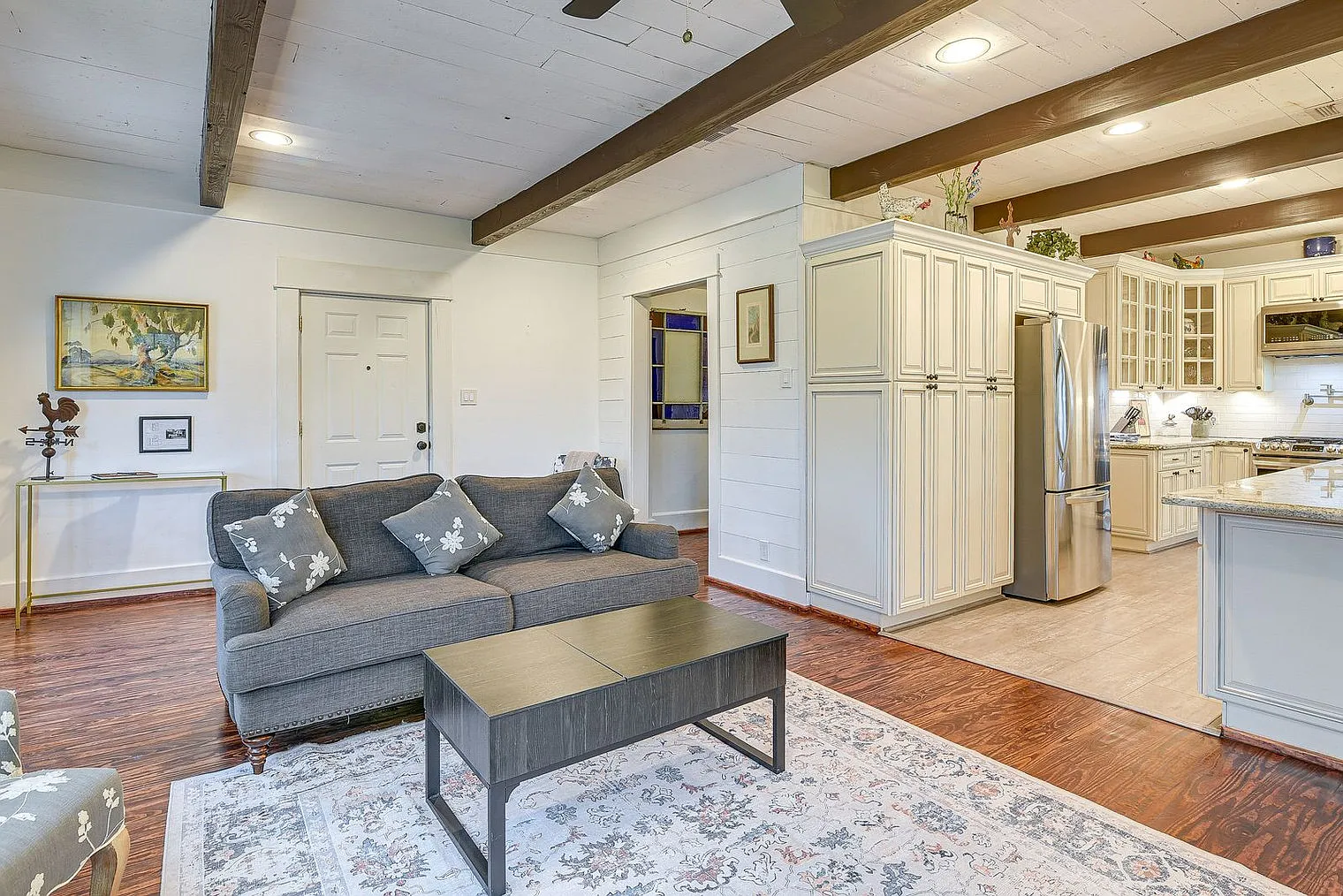 3 bed, 2.0 bath, 1636 sqft, $6,031 — Photo 3
