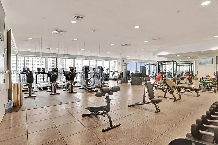 1 bed, 816 sqft, $3,300 — Photo 2