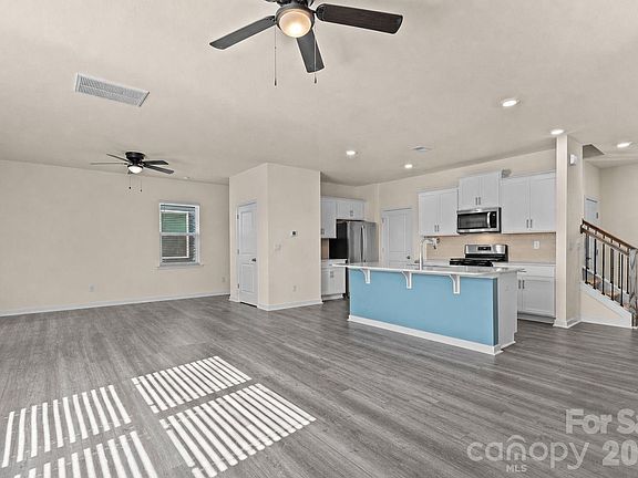 4th image of 1414 5th Street Dr NE