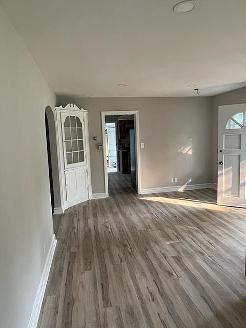 1st image of 521 Sunset Dr