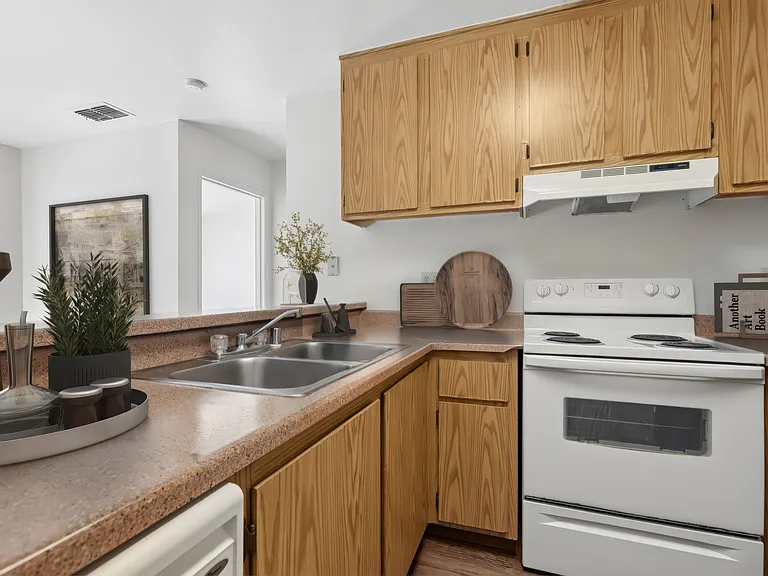 California Place Apartments — Photo 32