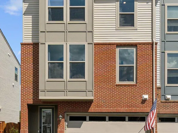 42444 Dogwood Glen Sq, Sterling, VA 20166