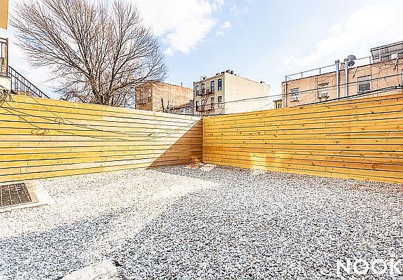 5th image of 216 Bainbridge St #1E