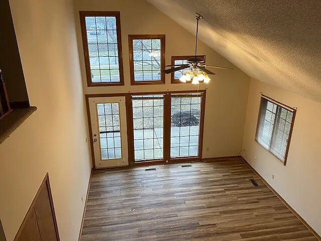 2349 Cottage Dr — Photo 3