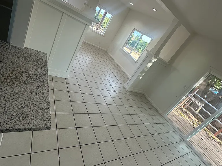 9695 E Tulare Ave — Photo 5