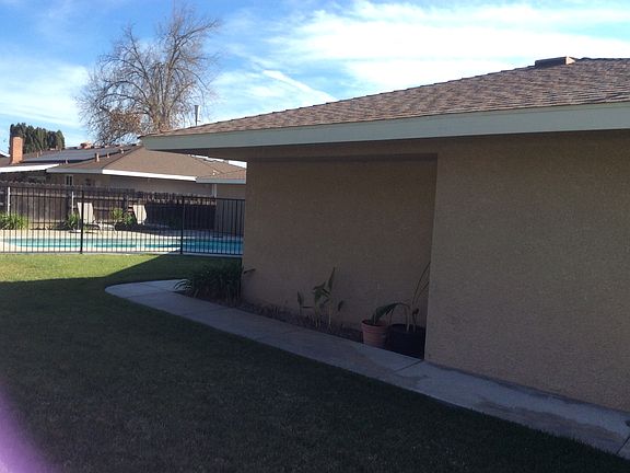2nd image of 800 Claremont Dr