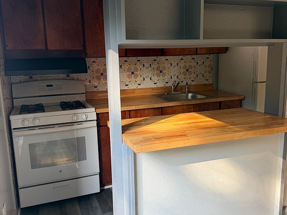 5th image of 5226 Castlewood Rd APT D