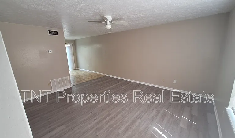 1906 Barak Ln #9 — Photo 9