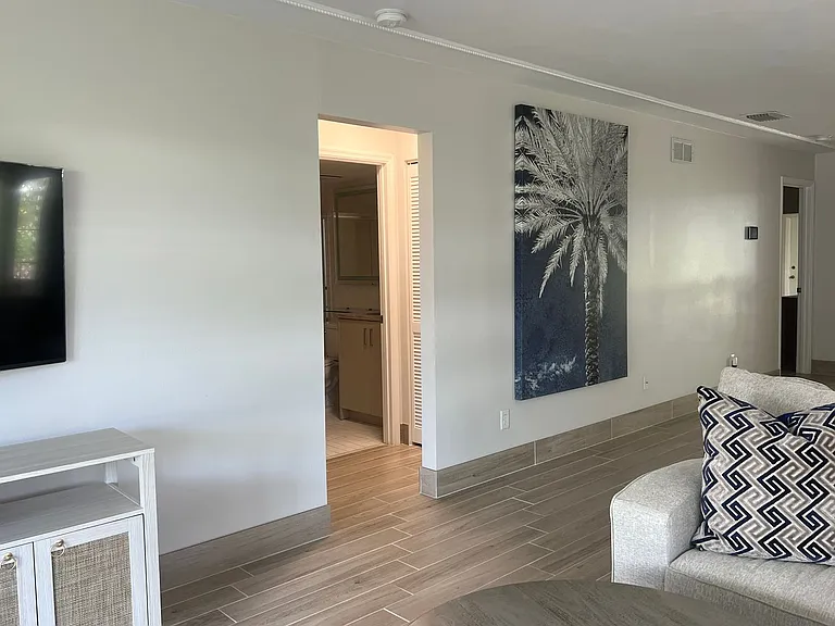 310 Wexford Ter — Photo 15