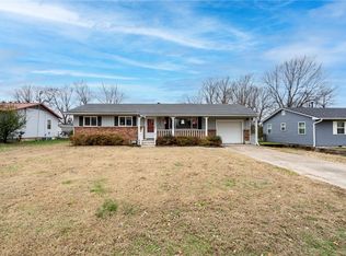 838 S Cherry St, Siloam Springs, AR 72761