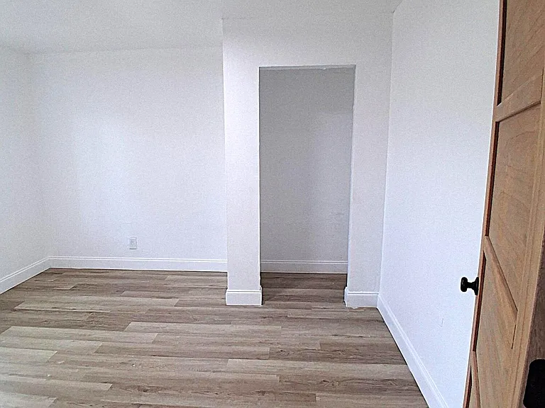 623 45th St — Photo 3