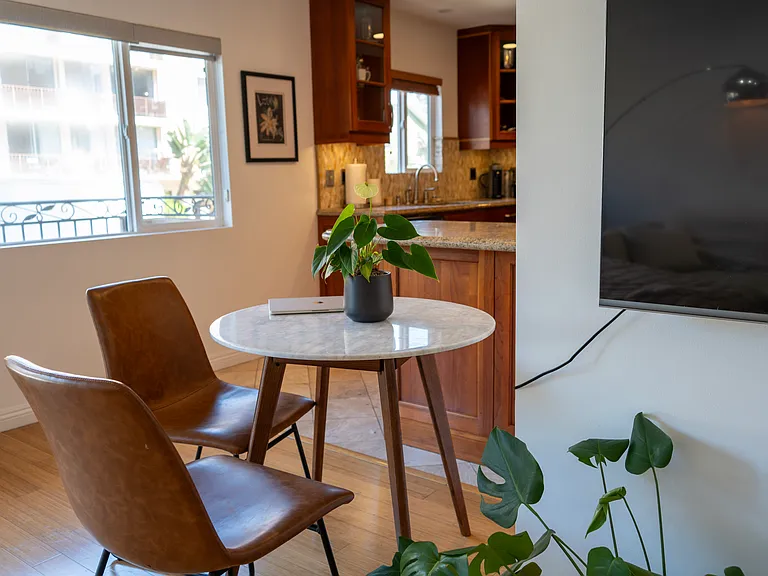 1154 S Barrington Ave #106 — Photo 3
