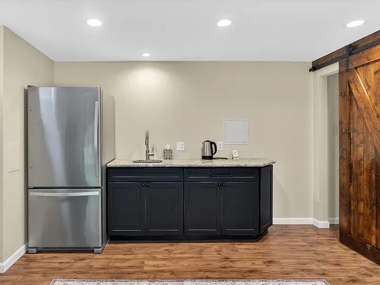 630 Cascade Lake Dr — Photo 10