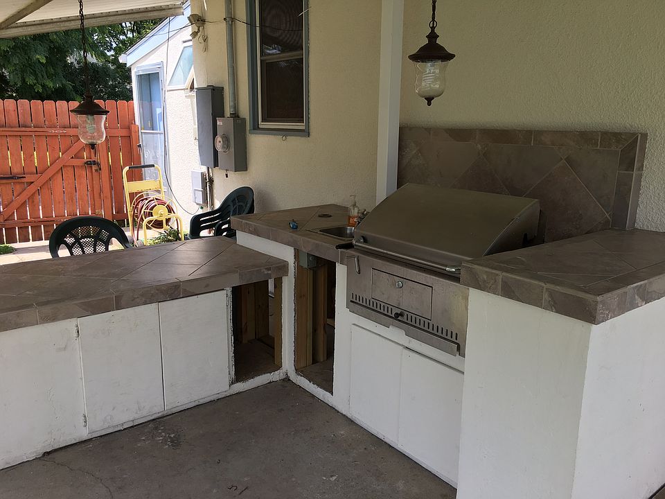2nd image of 1925 Losey Blvd S