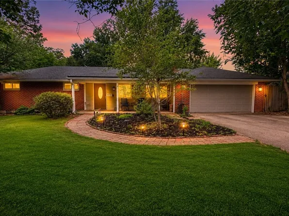 4210 White Oak Dr, Dayton, OH 45432