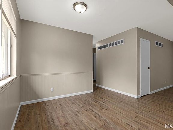 4th image of 2126 Aristocrat Dr