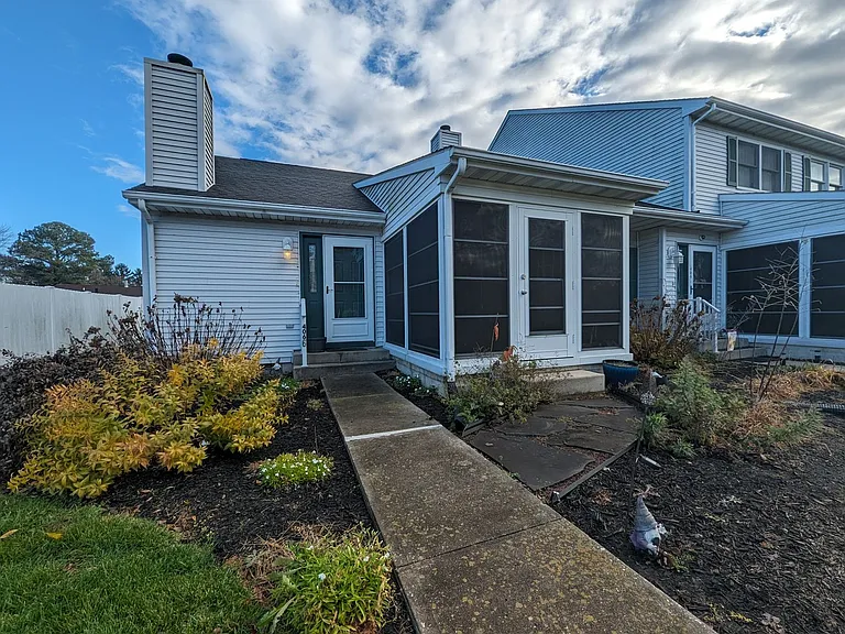 406 Franklin St — Photo 3