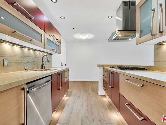 4th image of 4501 Cedros Ave Unit 206