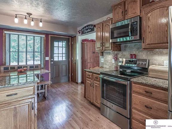 5th image of 4408 S 148th St