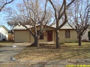 512 NW King St, Burleson, TX 76028