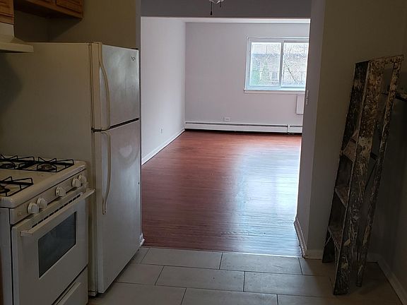 5th image of 1420 W Estes Ave APT 2B