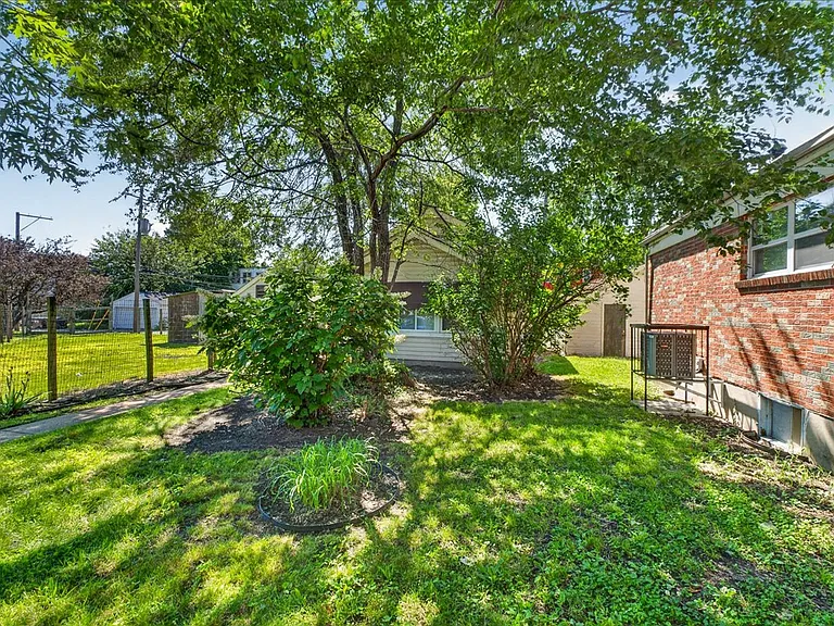 6118 Vermont Ave — Photo 4