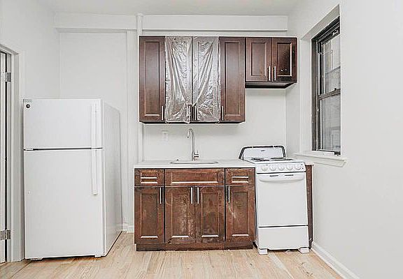 2nd image of 2168 35th St APT 2A