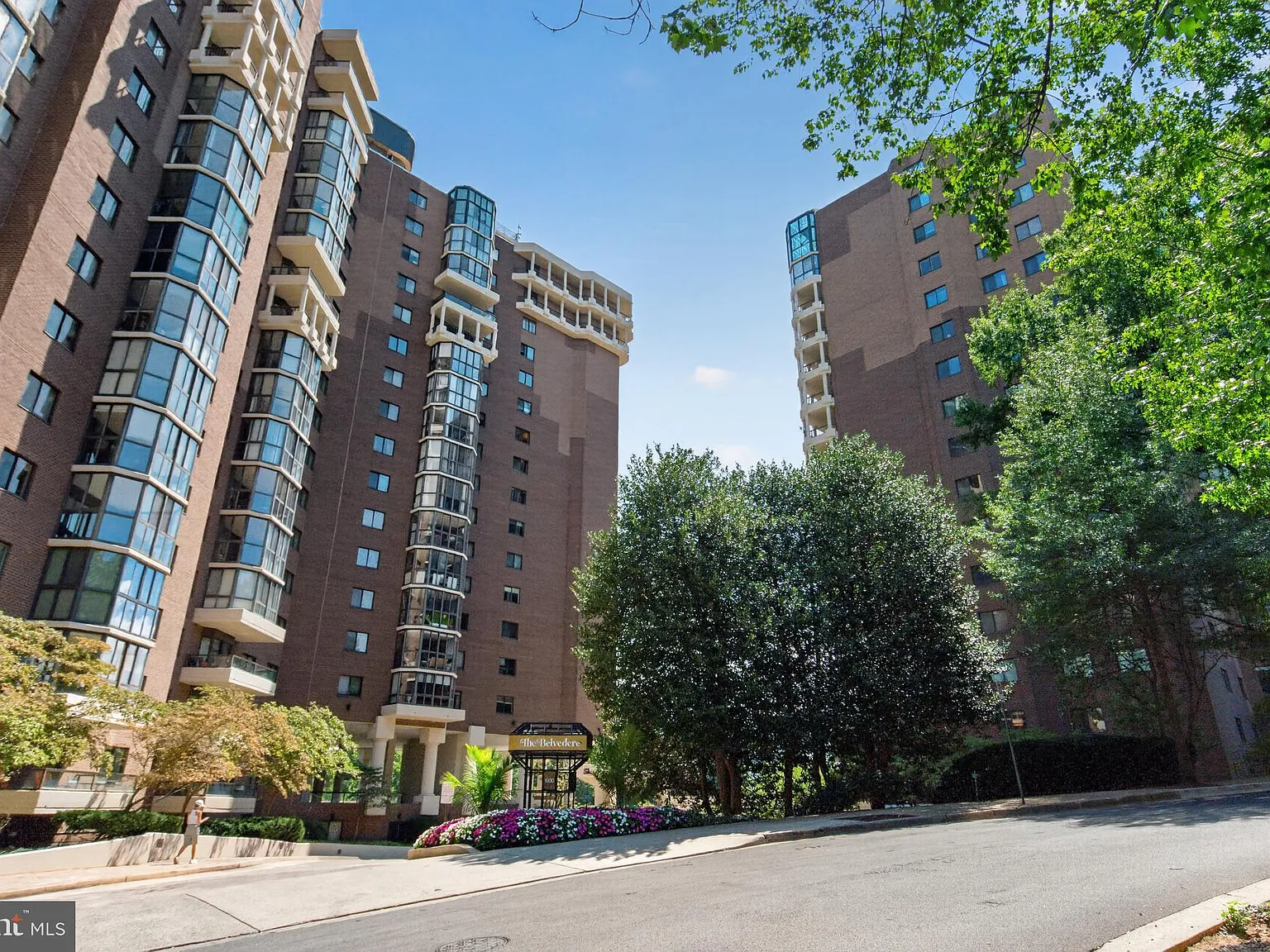 Belvedere Condo Phase I & II — Photo 2