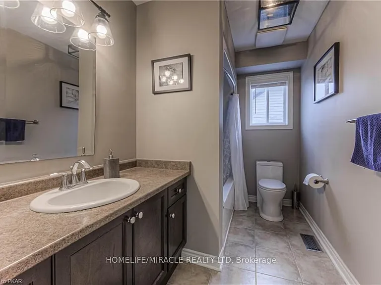 77 Laughland Ln #UPPER — Photo 17